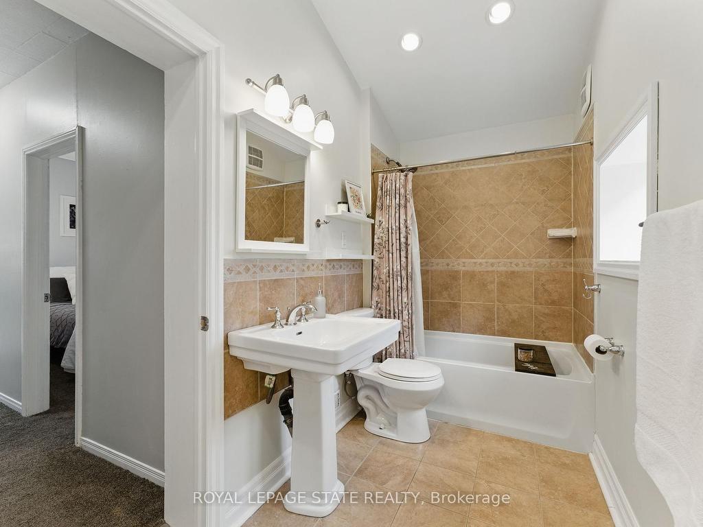 









91


Aurora

Street,
Hamilton,




ON
L8N 2P6

