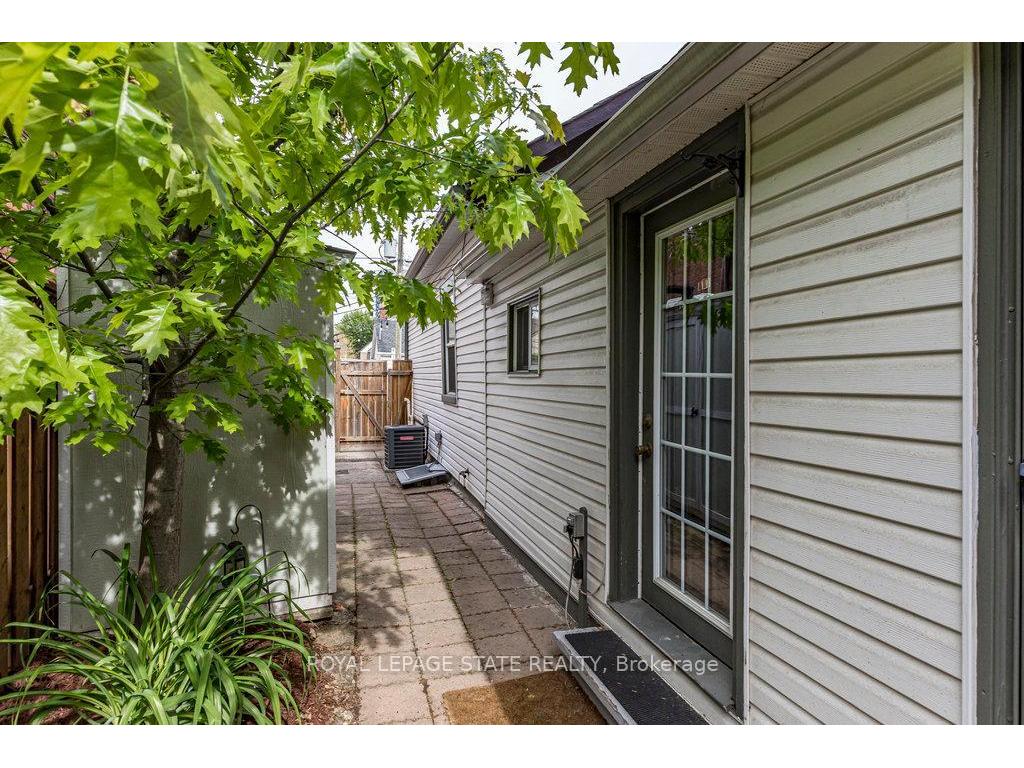 









91


Aurora

Street,
Hamilton,




ON
L8N 2P6

