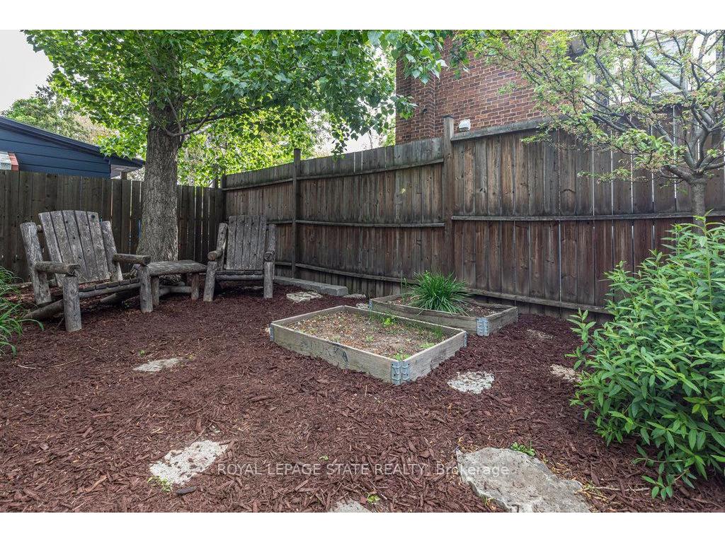 









91


Aurora

Street,
Hamilton,




ON
L8N 2P6

