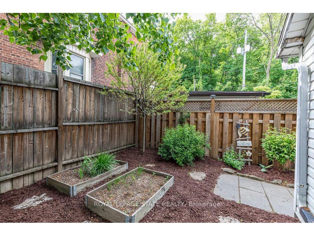 









91


Aurora

Street,
Hamilton,




ON
L8N 2P6

