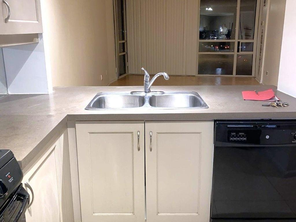 









50


Eglinton

Avenue West, 1010,
Mississauga,




ON
L5R 3P5

