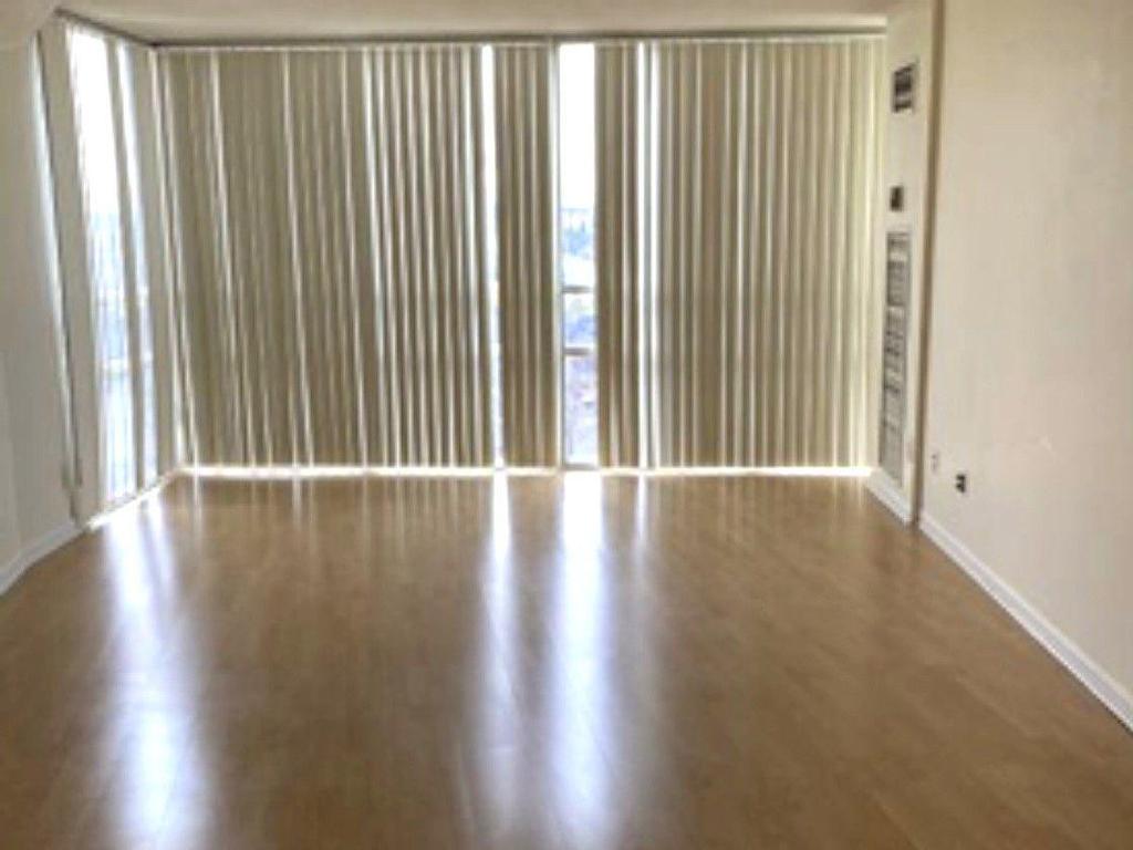 









50


Eglinton

Avenue West, 1010,
Mississauga,




ON
L5R 3P5

