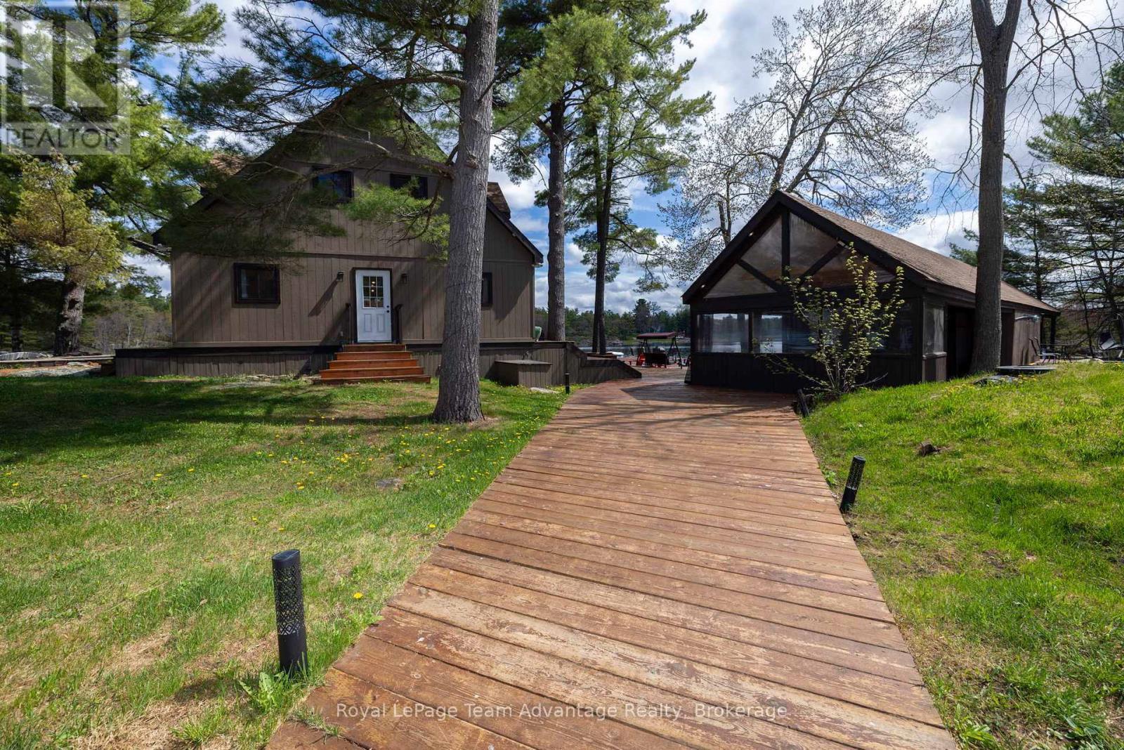 












3 A20 ISLAND

,
The Archipelago (Archipelago North),




Ontario
P0G1K0

