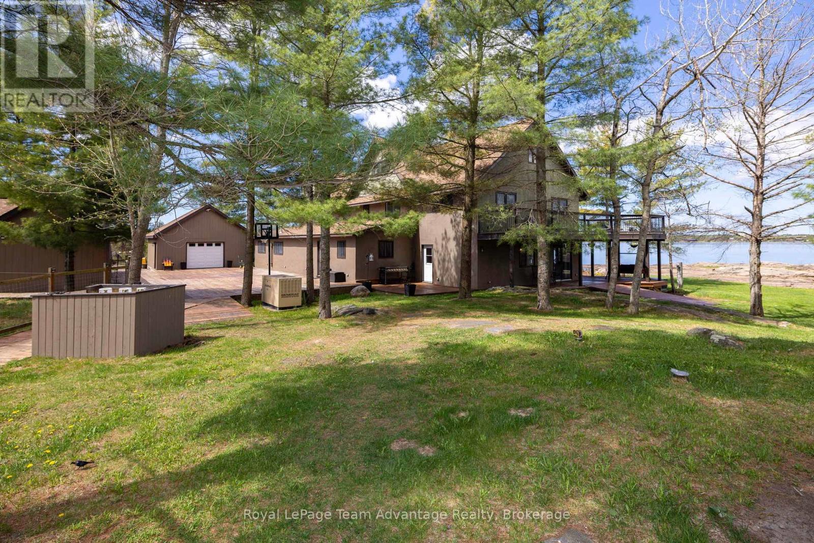 












3 A20 ISLAND

,
The Archipelago (Archipelago North),




Ontario
P0G1K0


