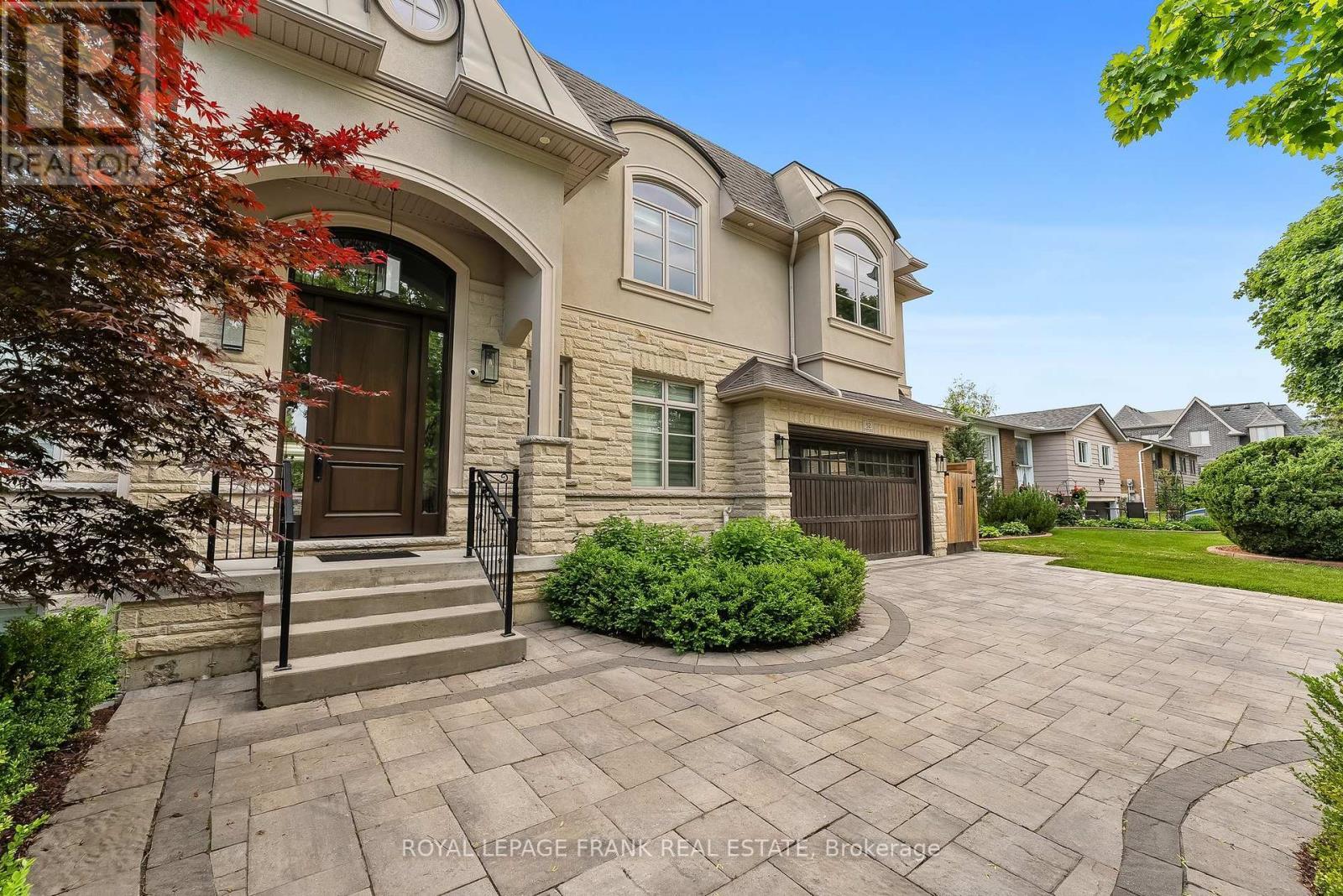 












52 WOOTTEN WAY N

,
Markham (Markham Village),




Ontario
L3P2Y4

