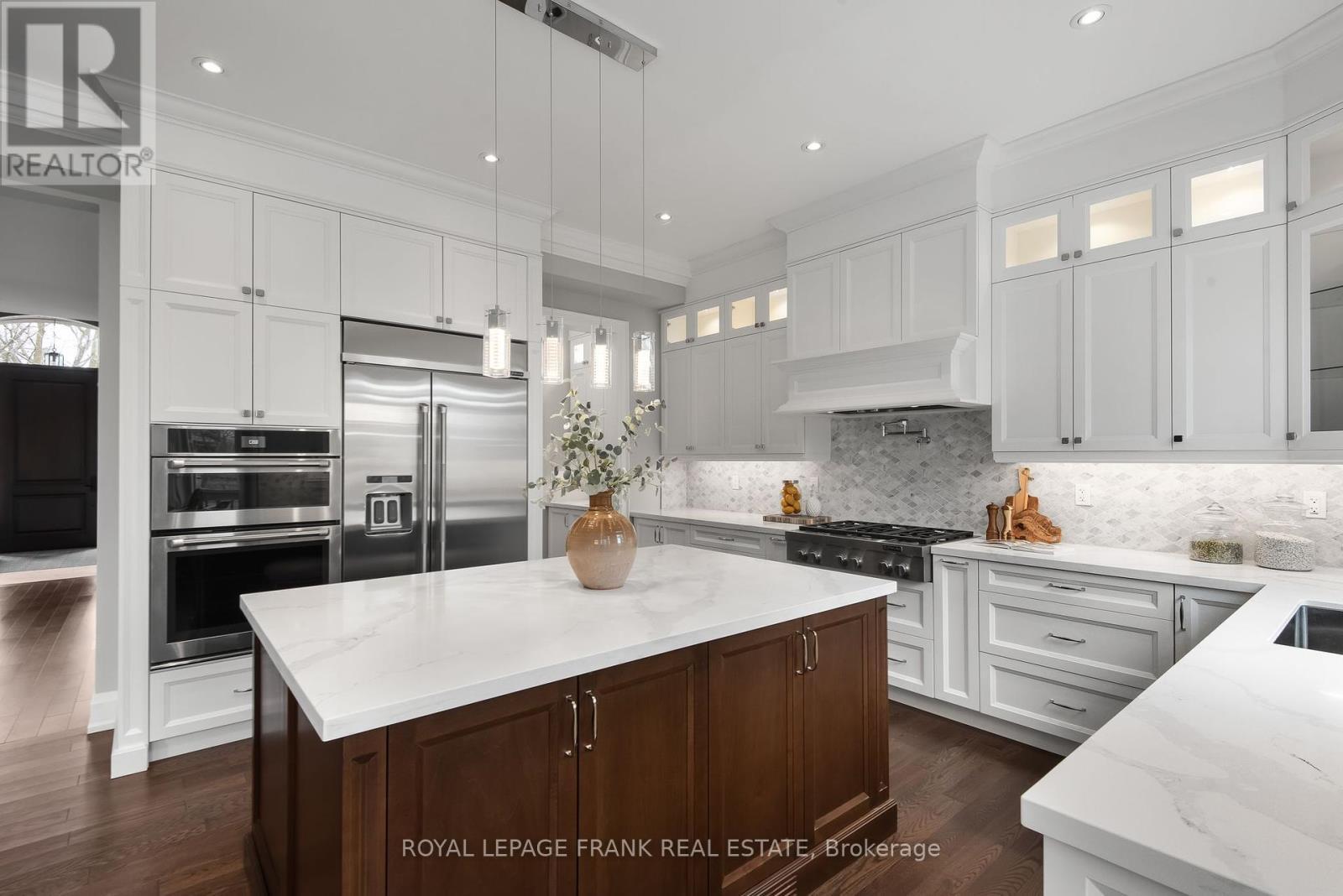












52 WOOTTEN WAY N

,
Markham (Markham Village),




Ontario
L3P2Y4

