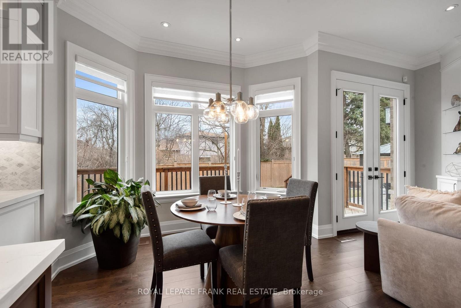 












52 WOOTTEN WAY N

,
Markham (Markham Village),




Ontario
L3P2Y4


