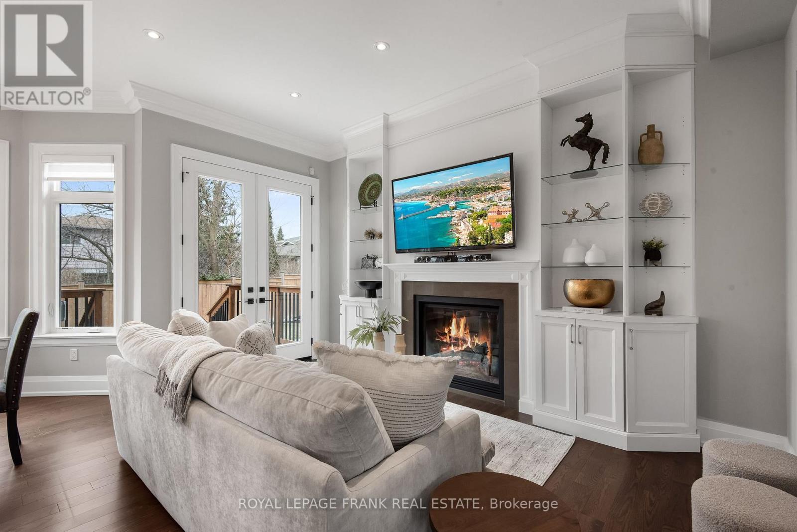 












52 WOOTTEN WAY N

,
Markham (Markham Village),




Ontario
L3P2Y4

