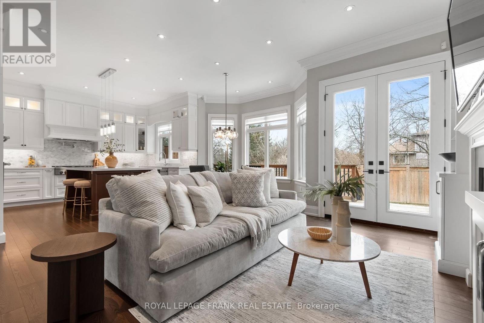 












52 WOOTTEN WAY N

,
Markham (Markham Village),




Ontario
L3P2Y4

