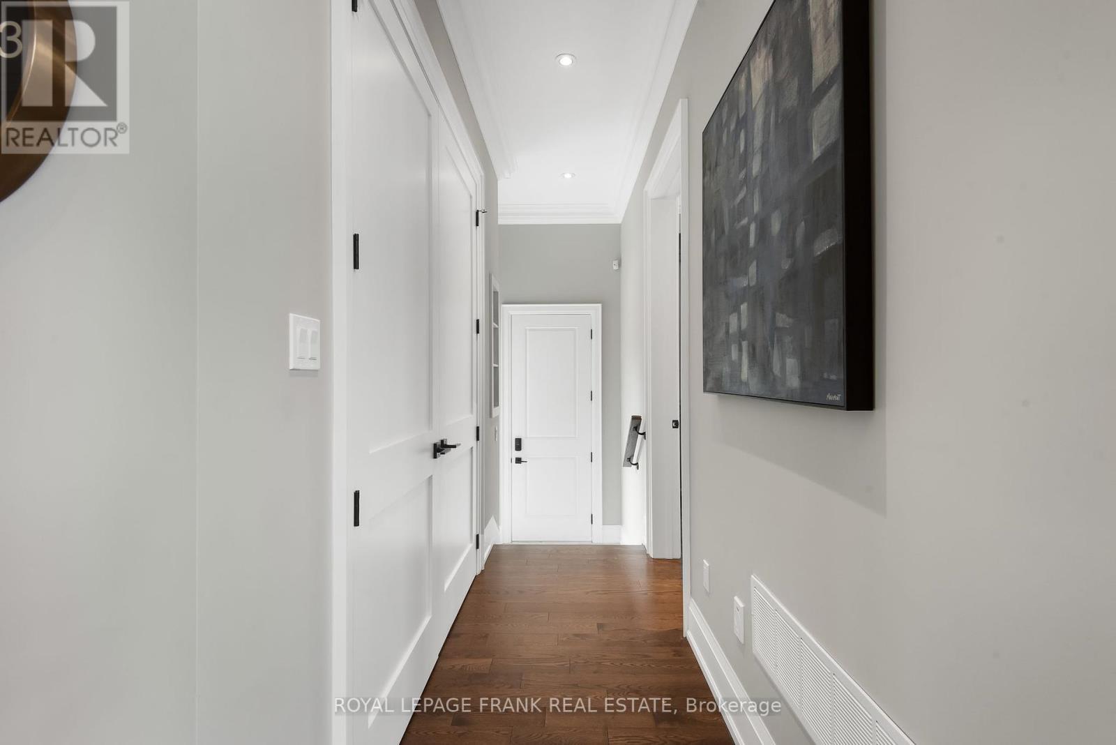 












52 WOOTTEN WAY N

,
Markham (Markham Village),




Ontario
L3P2Y4

