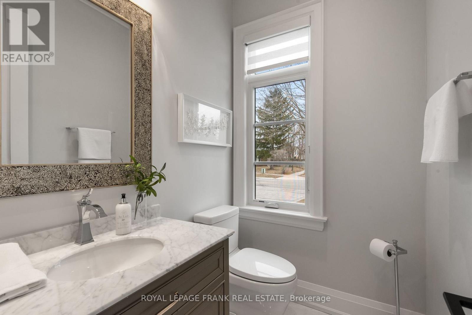 












52 WOOTTEN WAY N

,
Markham (Markham Village),




Ontario
L3P2Y4


