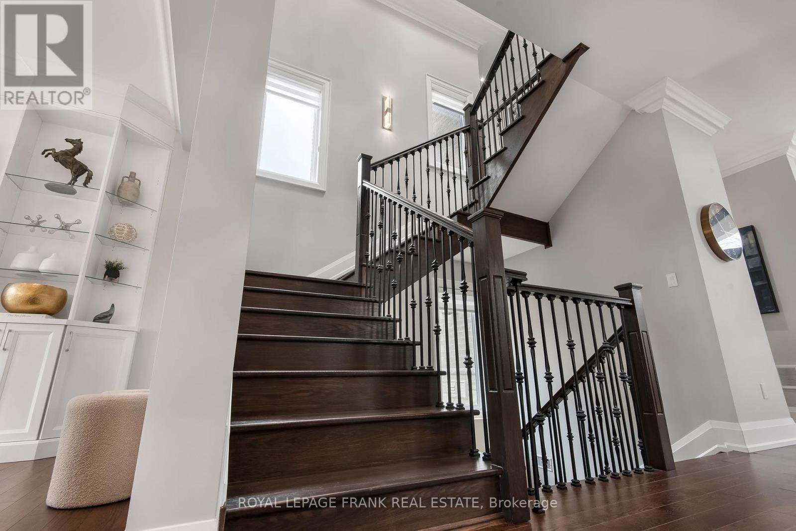 












52 WOOTTEN WAY N

,
Markham (Markham Village),




Ontario
L3P2Y4

