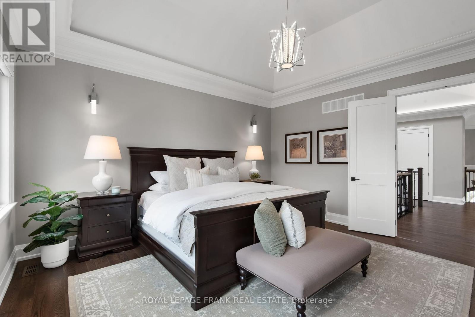 












52 WOOTTEN WAY N

,
Markham (Markham Village),




Ontario
L3P2Y4

