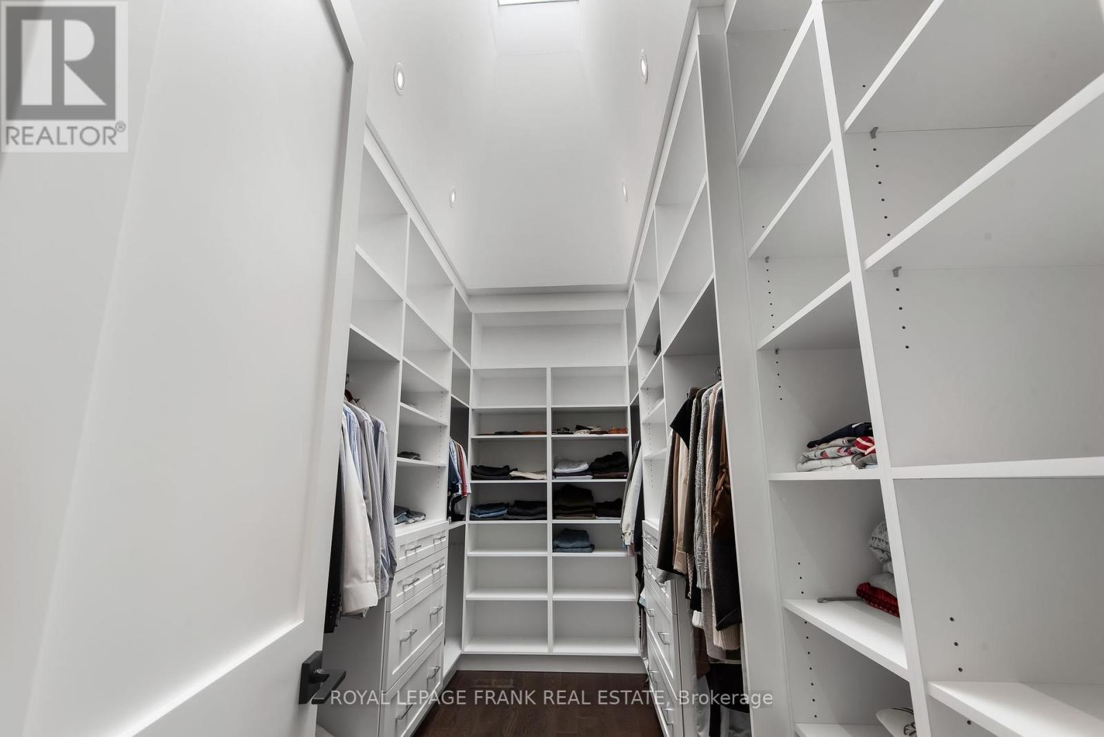












52 WOOTTEN WAY N

,
Markham (Markham Village),




Ontario
L3P2Y4

