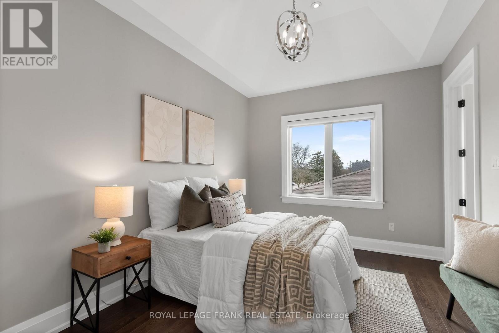 












52 WOOTTEN WAY N

,
Markham (Markham Village),




Ontario
L3P2Y4

