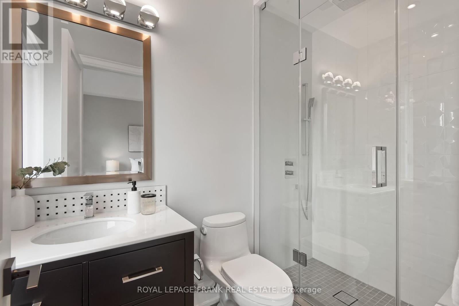 












52 WOOTTEN WAY N

,
Markham (Markham Village),




Ontario
L3P2Y4

