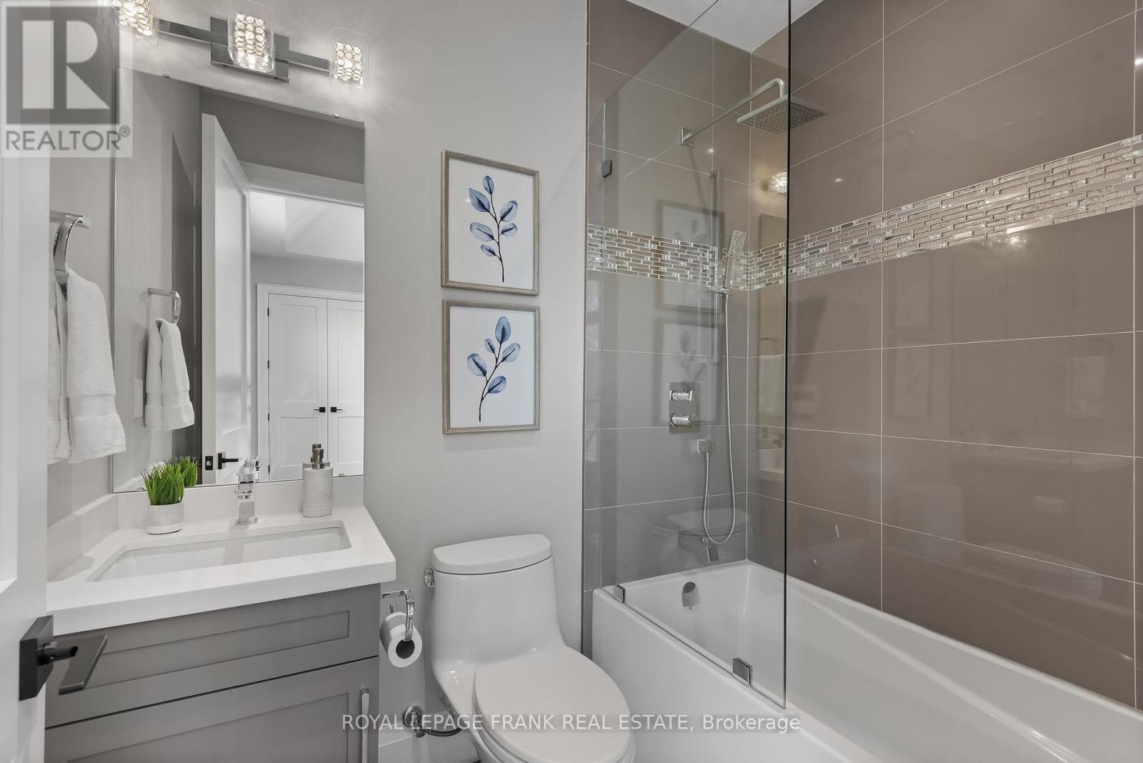 












52 WOOTTEN WAY N

,
Markham (Markham Village),




Ontario
L3P2Y4

