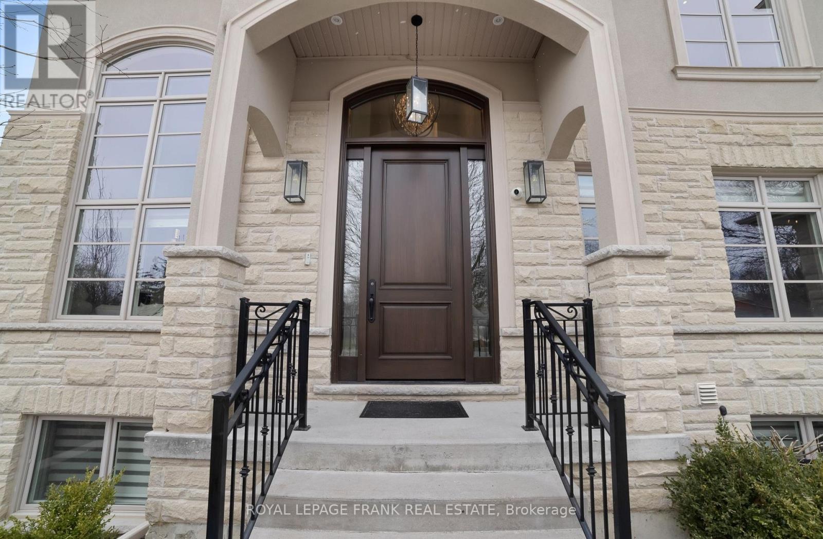 












52 WOOTTEN WAY N

,
Markham (Markham Village),




Ontario
L3P2Y4

