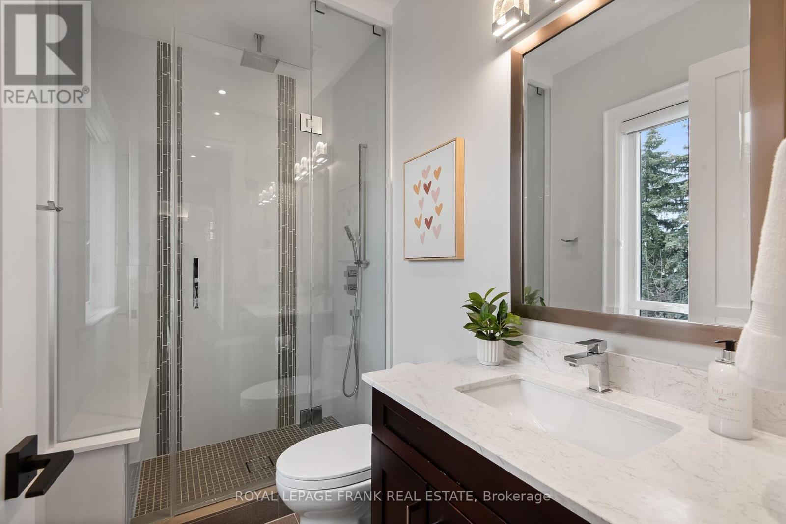 












52 WOOTTEN WAY N

,
Markham (Markham Village),




Ontario
L3P2Y4

