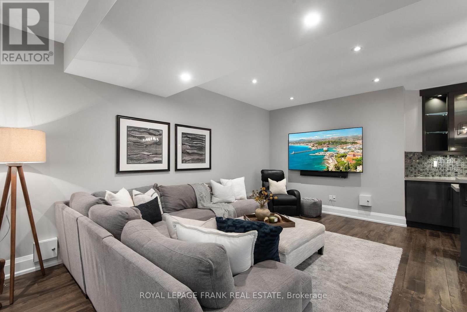 












52 WOOTTEN WAY N

,
Markham (Markham Village),




Ontario
L3P2Y4

