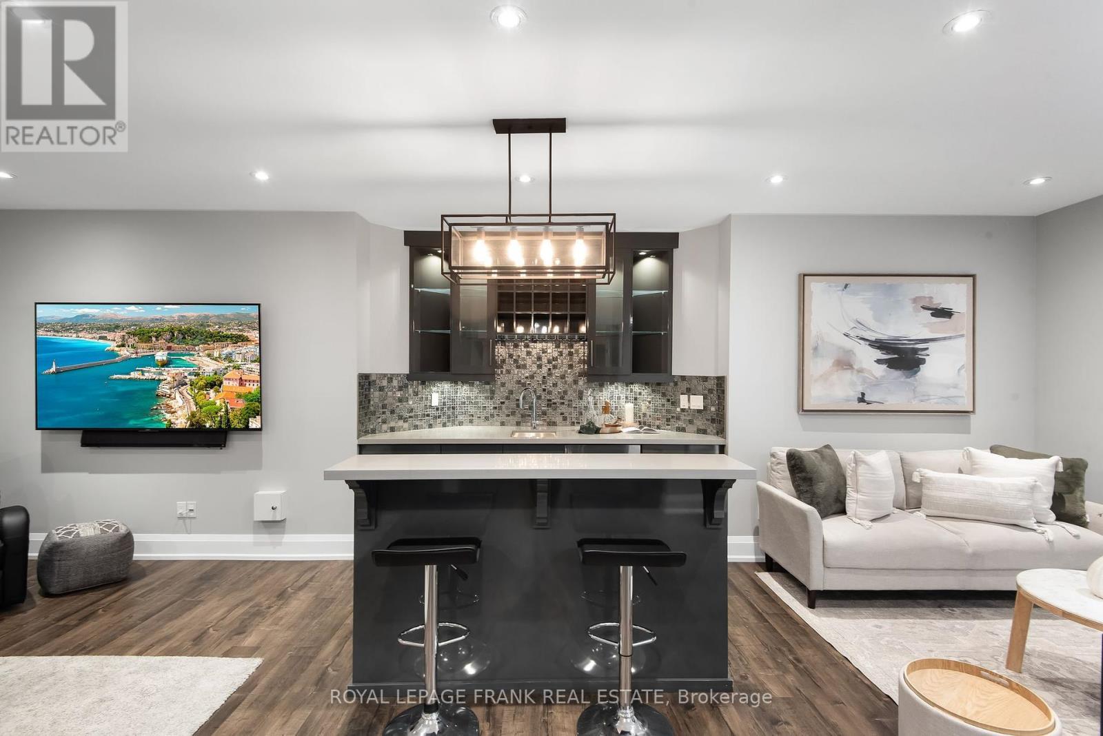 












52 WOOTTEN WAY N

,
Markham (Markham Village),




Ontario
L3P2Y4

