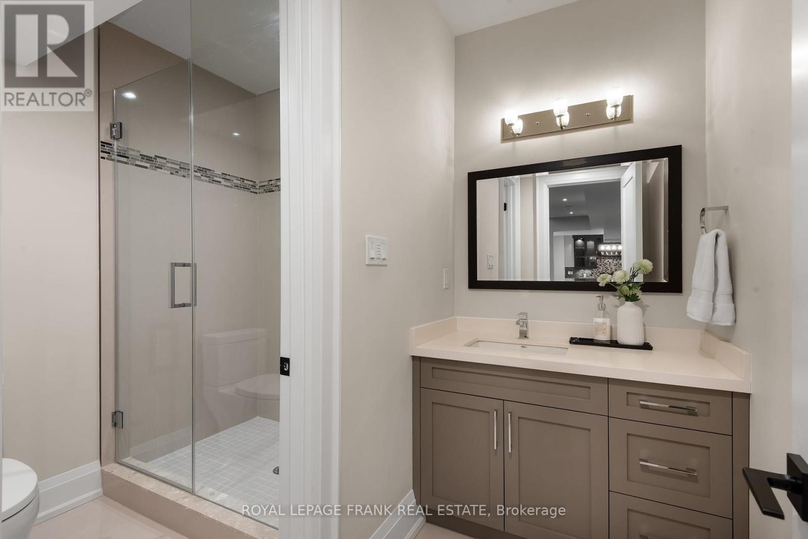 












52 WOOTTEN WAY N

,
Markham (Markham Village),




Ontario
L3P2Y4

