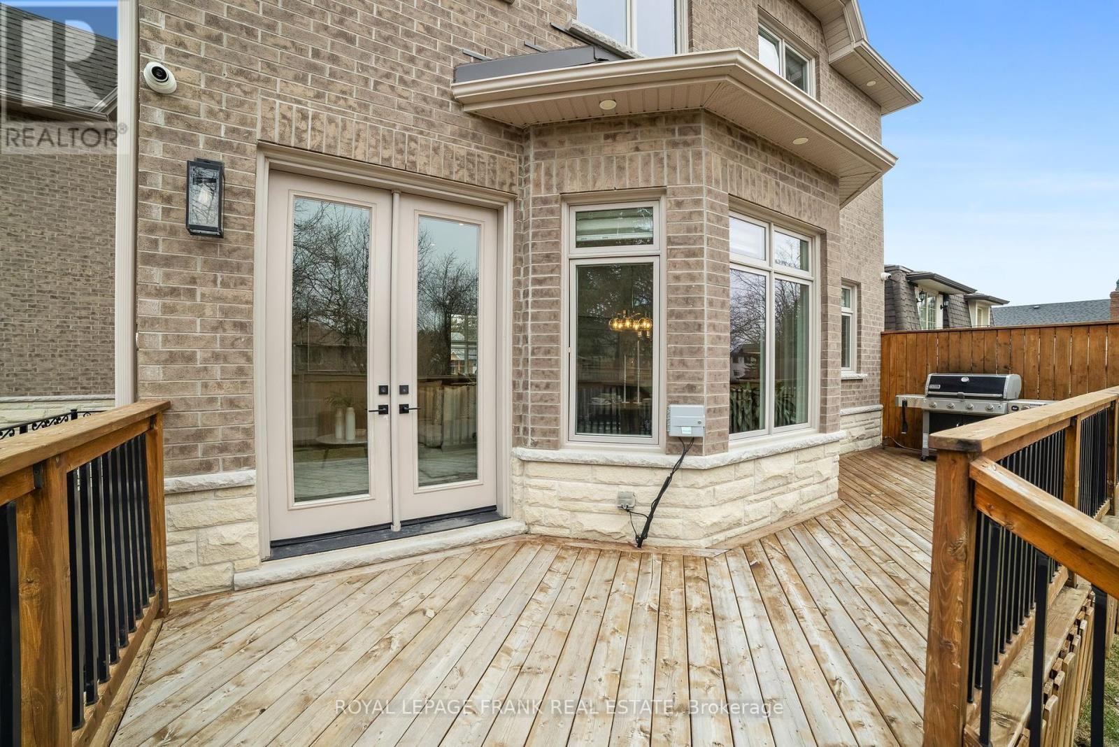 












52 WOOTTEN WAY N

,
Markham (Markham Village),




Ontario
L3P2Y4

