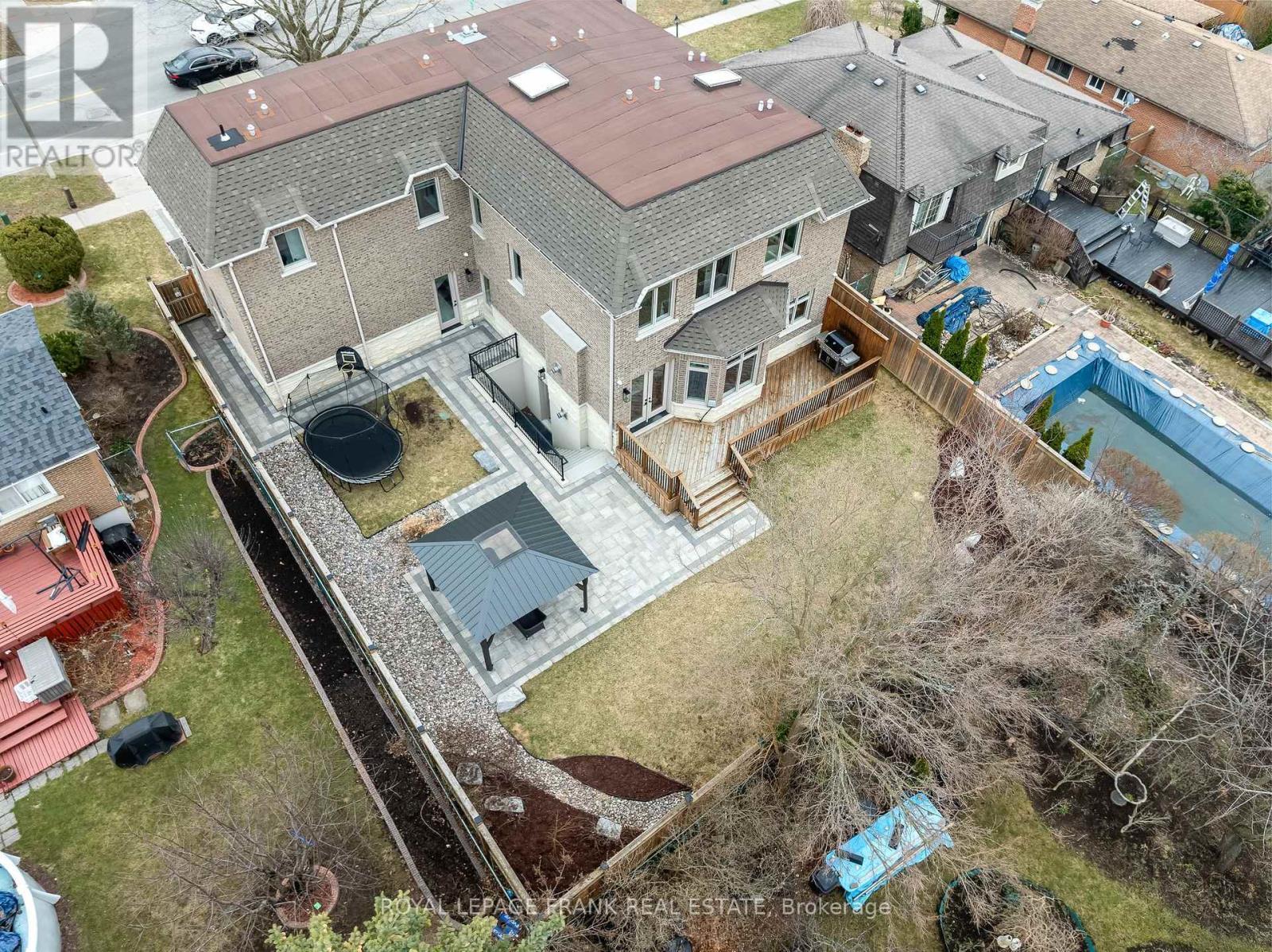












52 WOOTTEN WAY N

,
Markham (Markham Village),




Ontario
L3P2Y4

