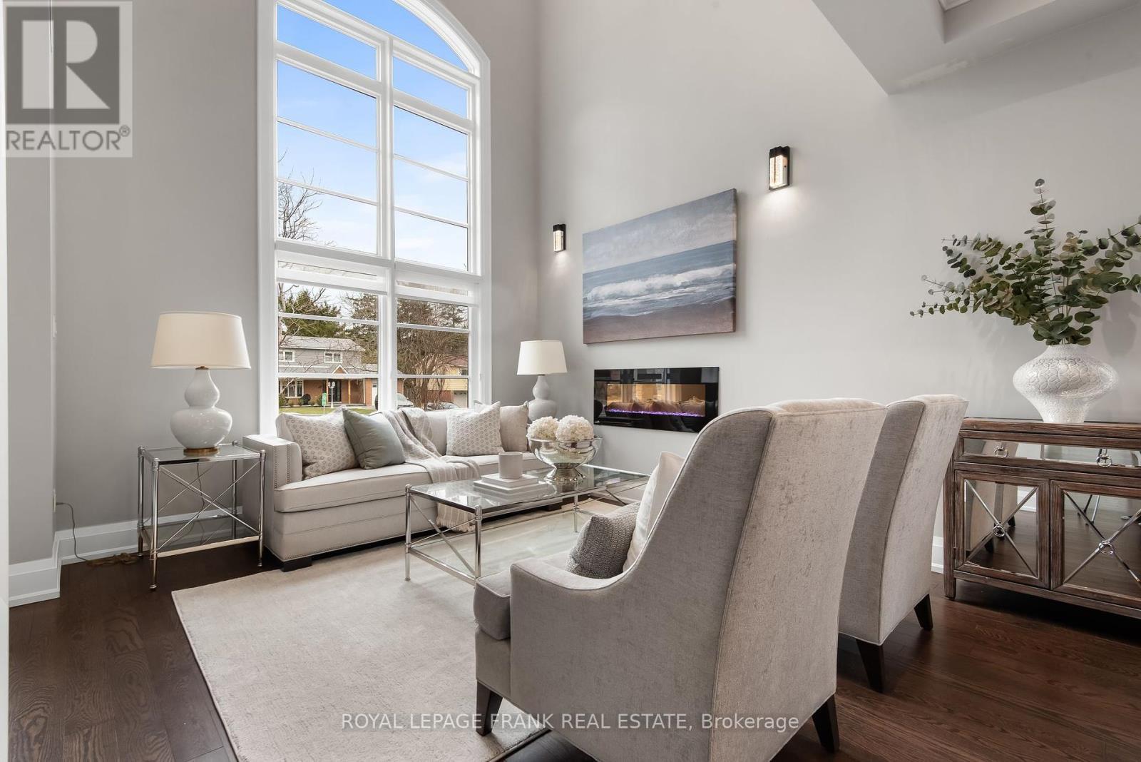 












52 WOOTTEN WAY N

,
Markham (Markham Village),




Ontario
L3P2Y4

