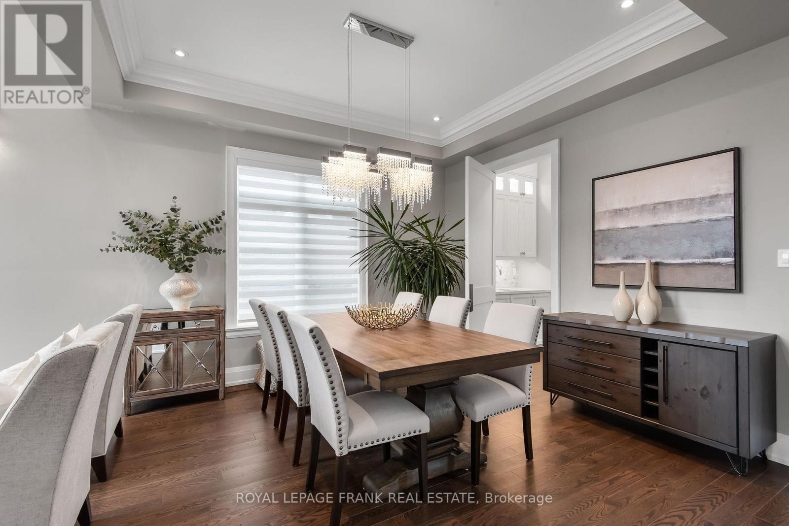 












52 WOOTTEN WAY N

,
Markham (Markham Village),




Ontario
L3P2Y4

