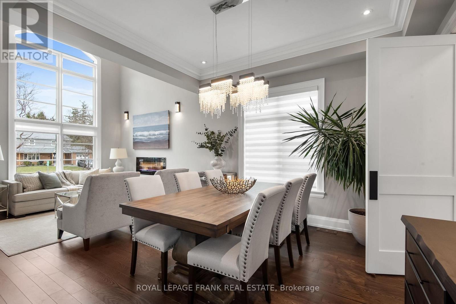 












52 WOOTTEN WAY N

,
Markham (Markham Village),




Ontario
L3P2Y4

