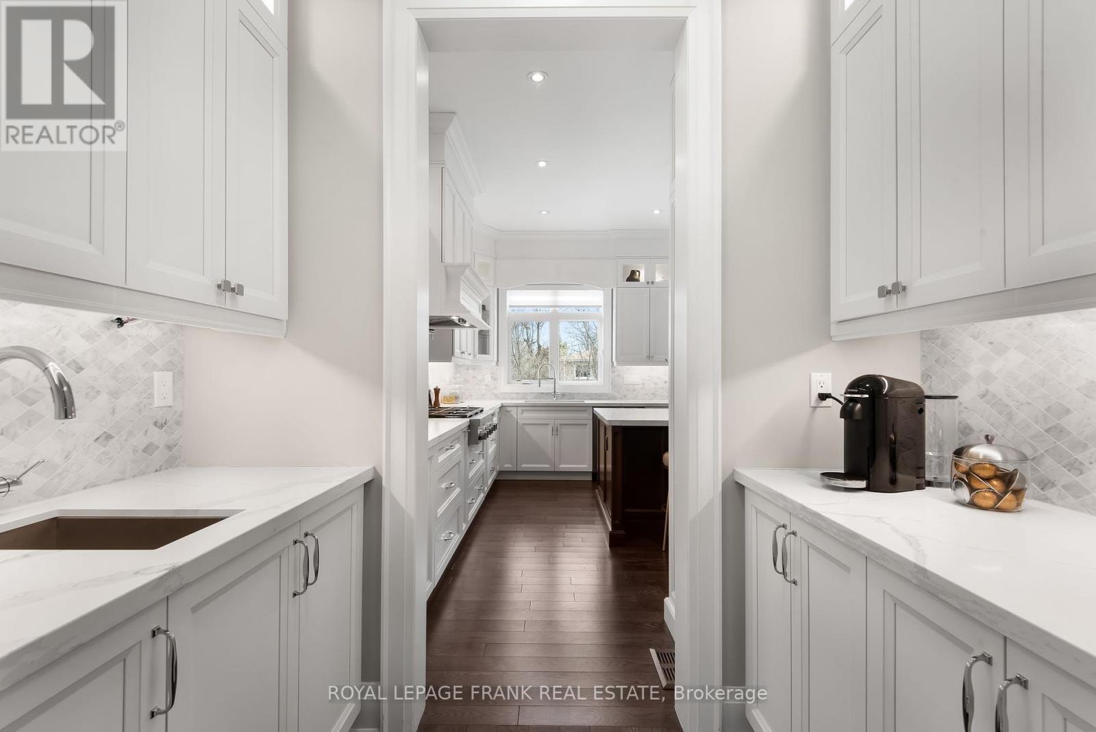












52 WOOTTEN WAY N

,
Markham (Markham Village),




Ontario
L3P2Y4

