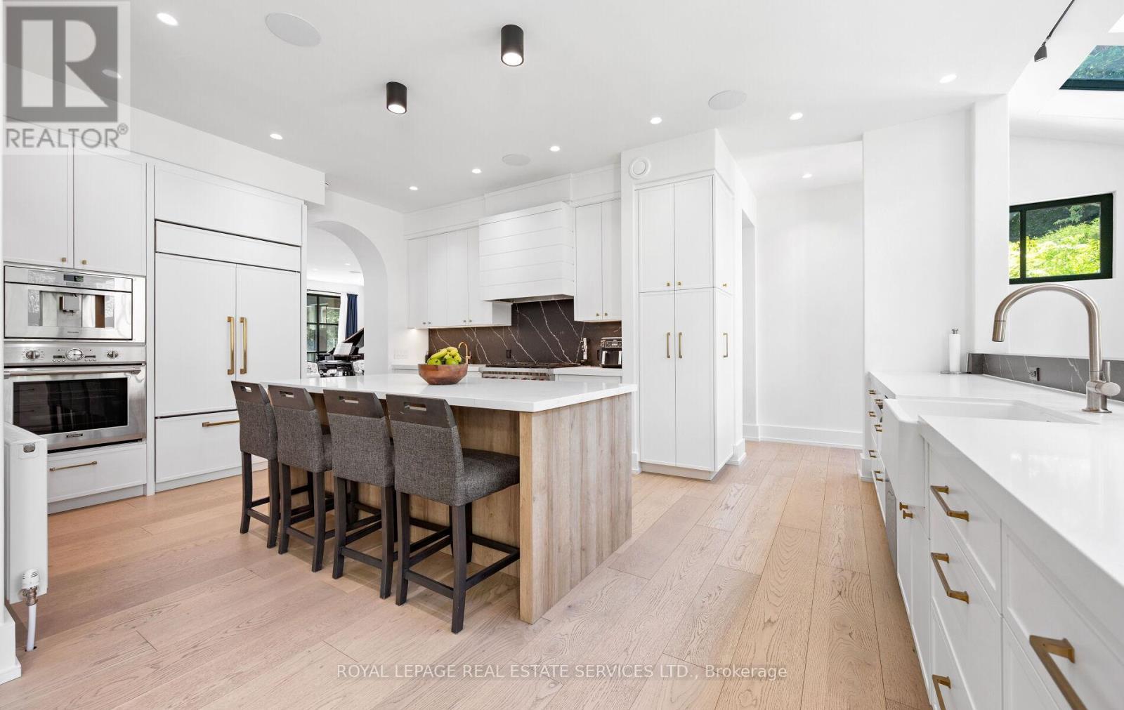 












10 COLWOOD ROAD

,
Toronto,




Ontario
M9A4E3

