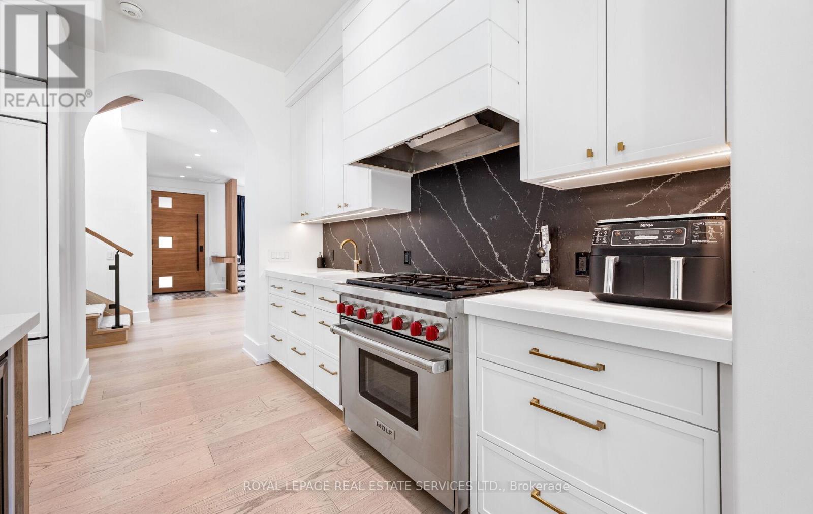 












10 COLWOOD ROAD

,
Toronto,




Ontario
M9A4E3

