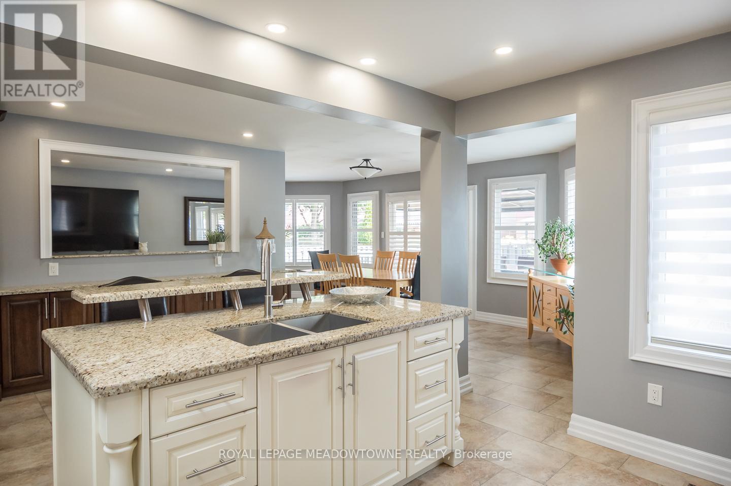












5971 GROSSBEAK DRIVE

,
Mississauga,




Ontario
L5N6B3

