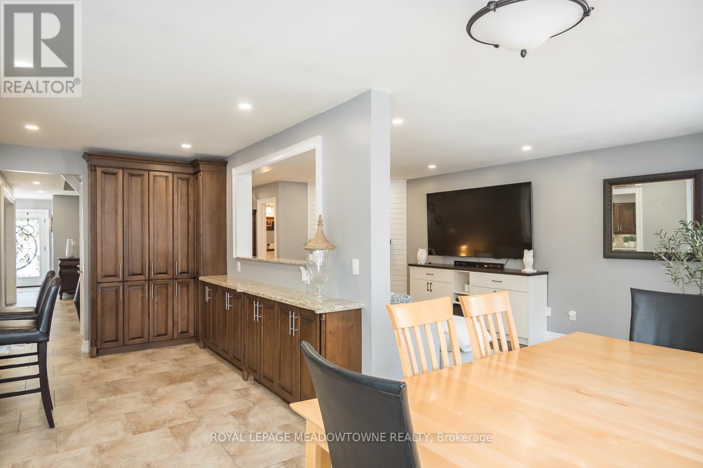 












5971 GROSSBEAK DRIVE

,
Mississauga,




Ontario
L5N6B3

