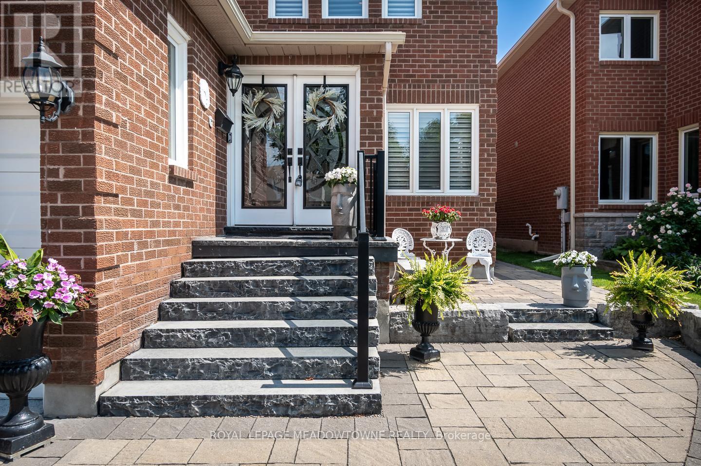 












5971 GROSSBEAK DRIVE

,
Mississauga,




Ontario
L5N6B3


