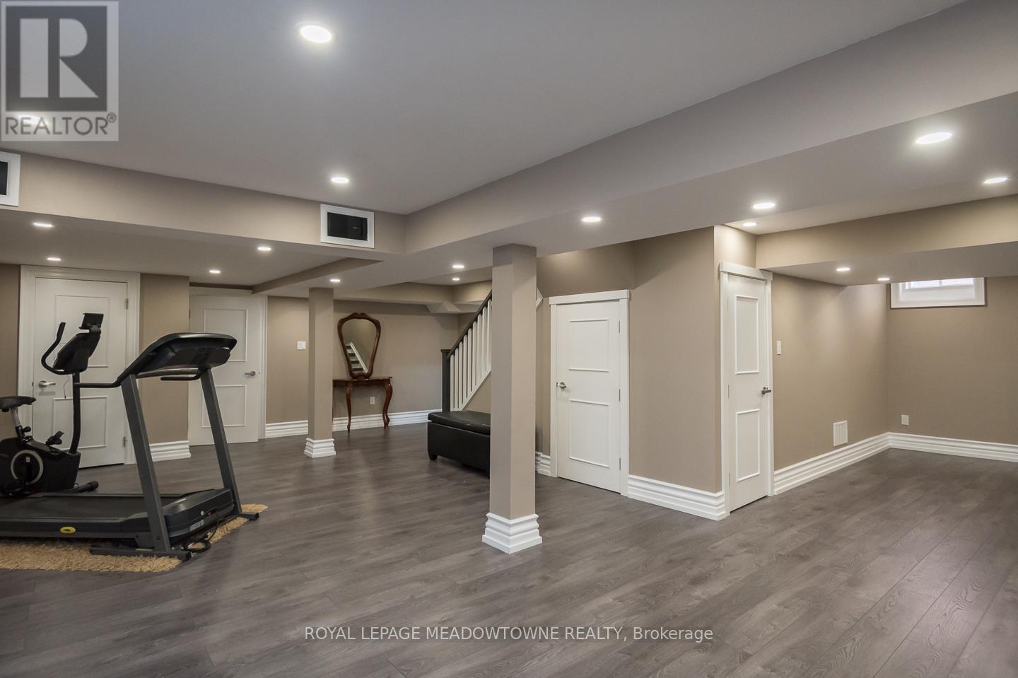 












5971 GROSSBEAK DRIVE

,
Mississauga,




Ontario
L5N6B3

