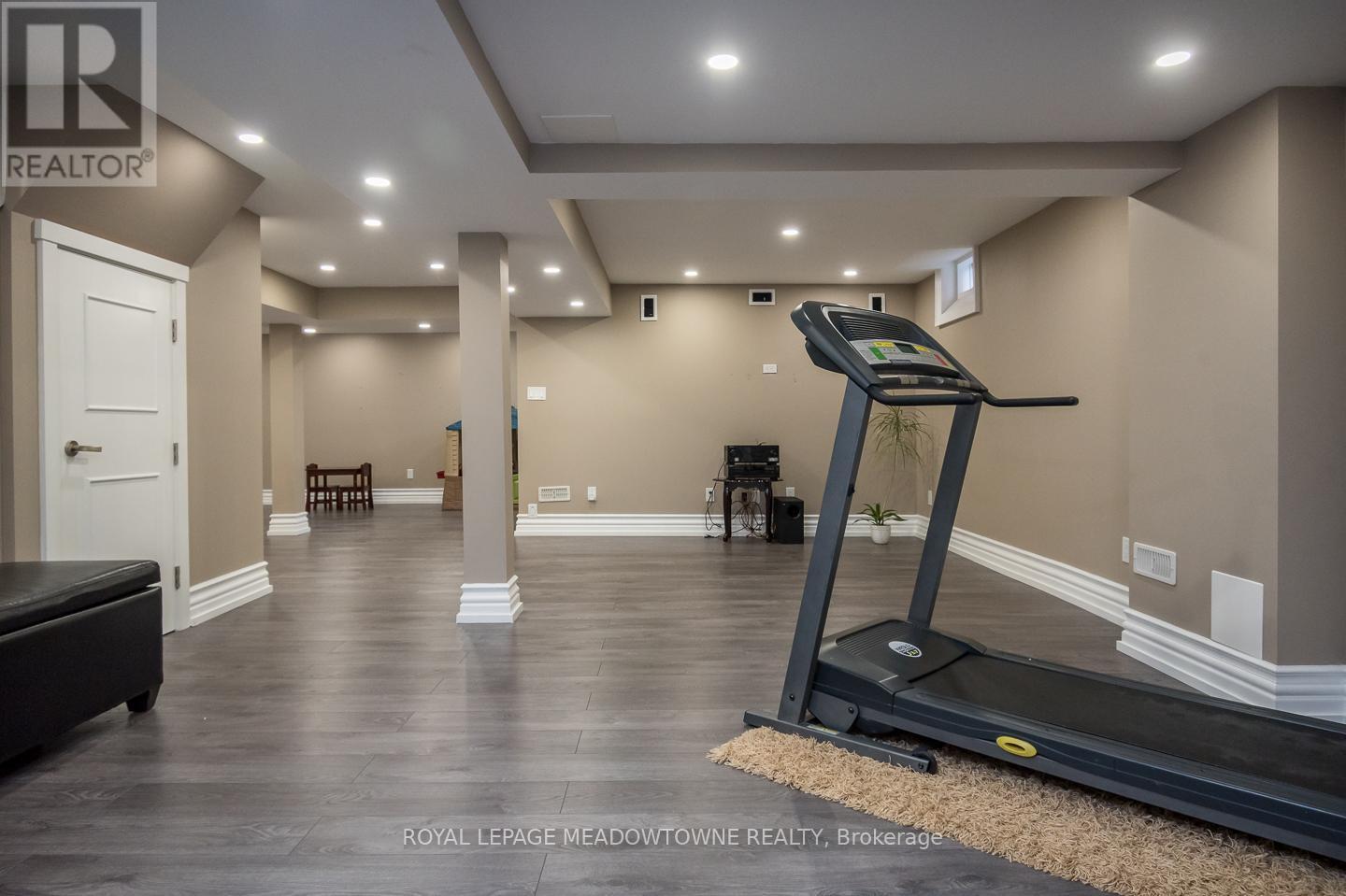 












5971 GROSSBEAK DRIVE

,
Mississauga,




Ontario
L5N6B3


