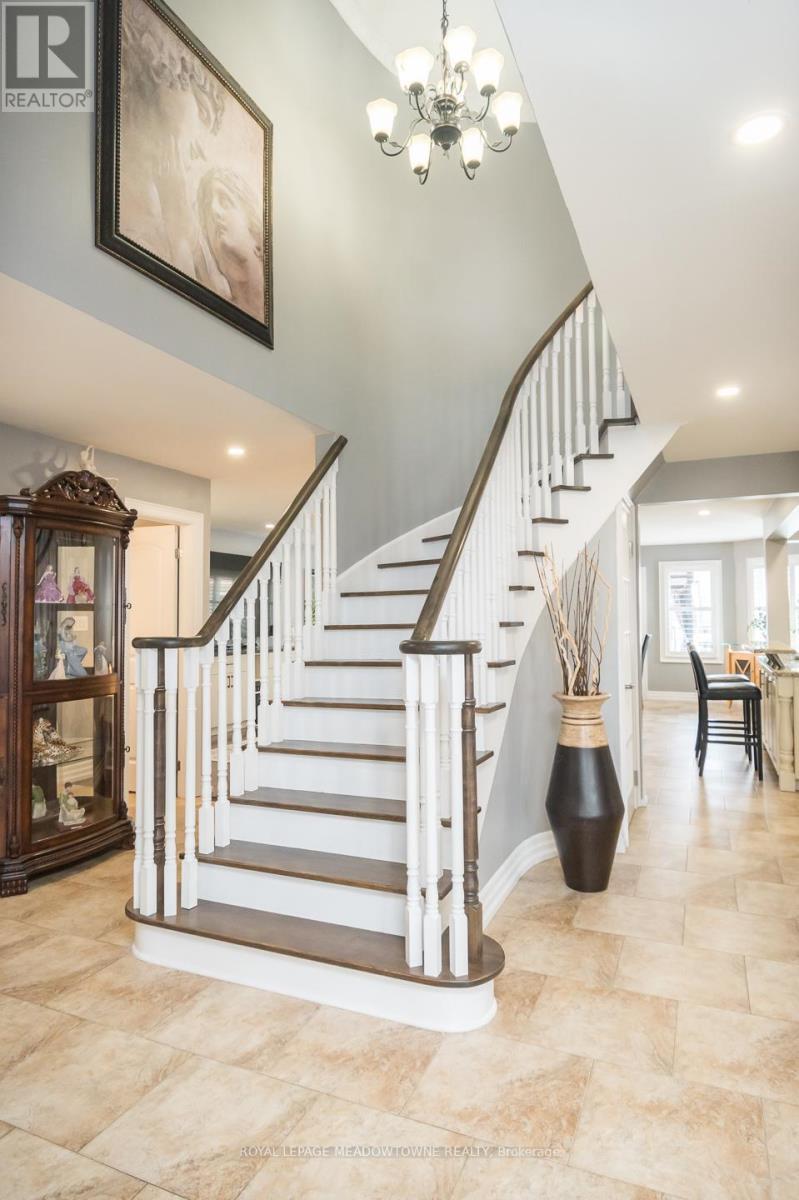 












5971 GROSSBEAK DRIVE

,
Mississauga,




Ontario
L5N6B3

