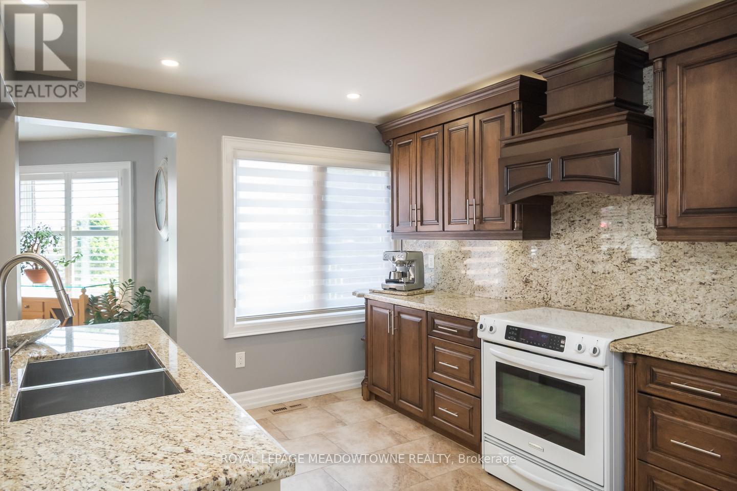 












5971 GROSSBEAK DRIVE

,
Mississauga,




Ontario
L5N6B3

