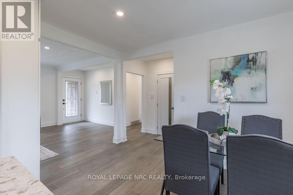 












76 SECOND STREET

,
Welland (Lincoln/Crowland),




Ontario
L3B4T6


