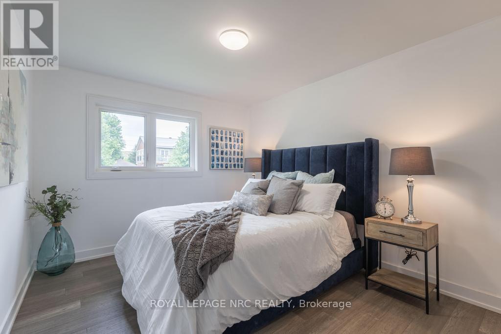 












76 SECOND STREET

,
Welland (Lincoln/Crowland),




Ontario
L3B4T6

