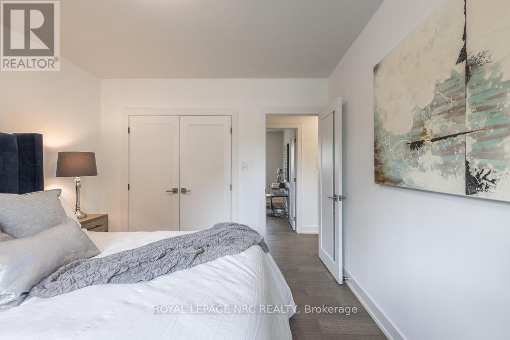 












76 SECOND STREET

,
Welland (Lincoln/Crowland),




Ontario
L3B4T6

