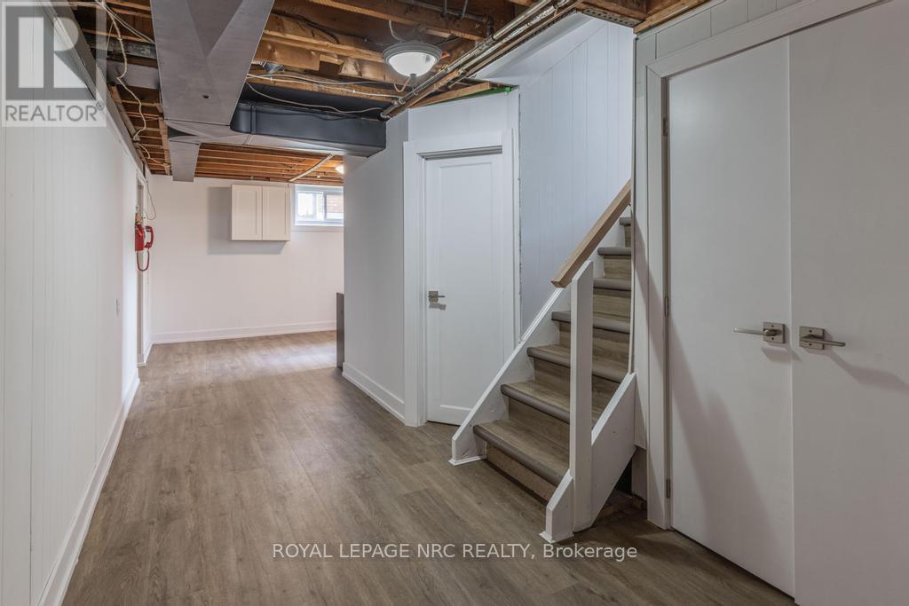












76 SECOND STREET

,
Welland (Lincoln/Crowland),




Ontario
L3B4T6

