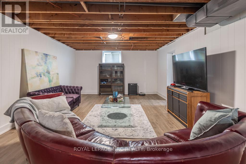 












76 SECOND STREET

,
Welland (Lincoln/Crowland),




Ontario
L3B4T6

