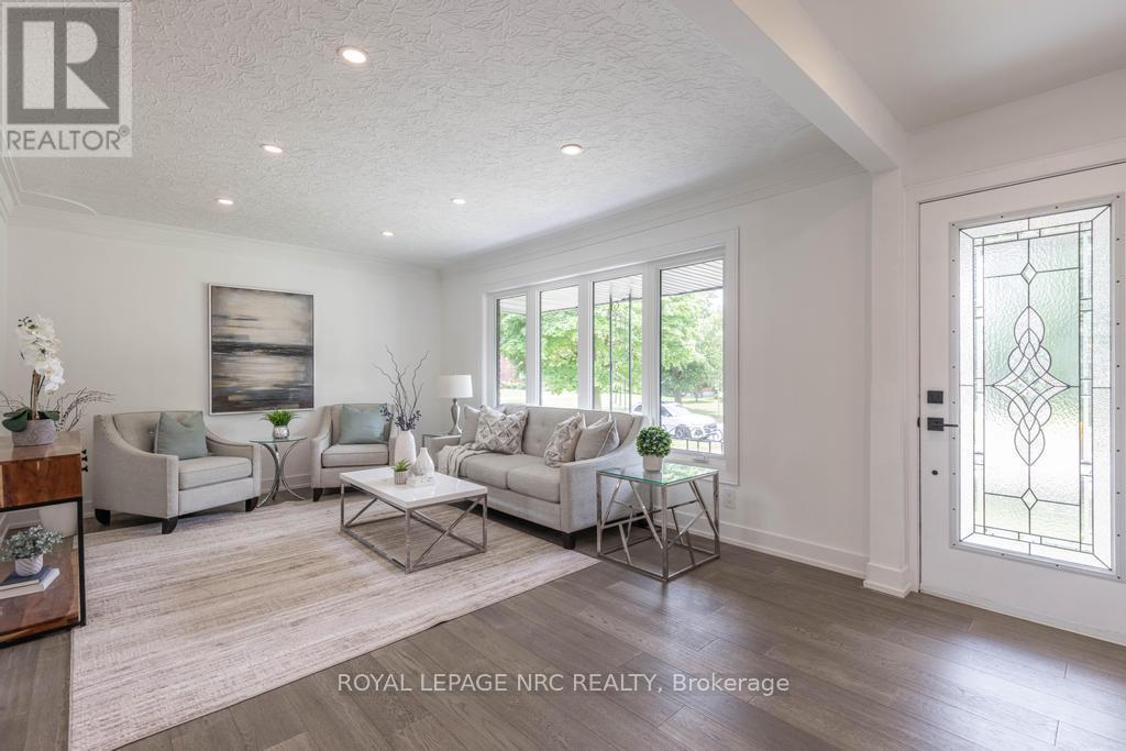 












76 SECOND STREET

,
Welland (Lincoln/Crowland),




Ontario
L3B4T6

