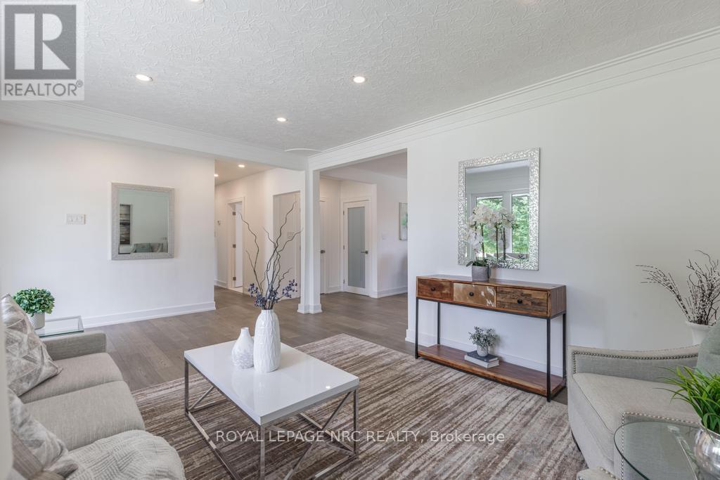 












76 SECOND STREET

,
Welland (Lincoln/Crowland),




Ontario
L3B4T6

