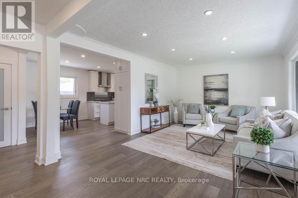 












76 SECOND STREET

,
Welland (Lincoln/Crowland),




Ontario
L3B4T6

