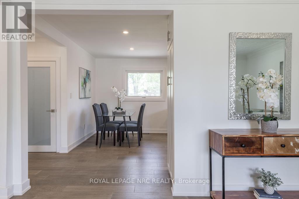 












76 SECOND STREET

,
Welland (Lincoln/Crowland),




Ontario
L3B4T6

